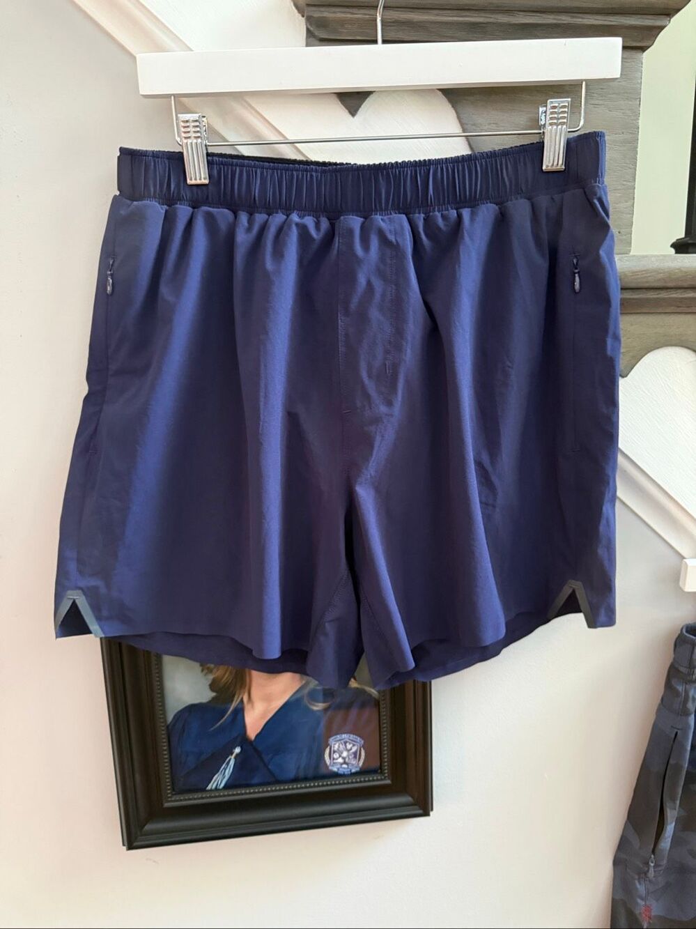 Rhône Navy Zip Pocket Athletic Shorts sz M EUC
